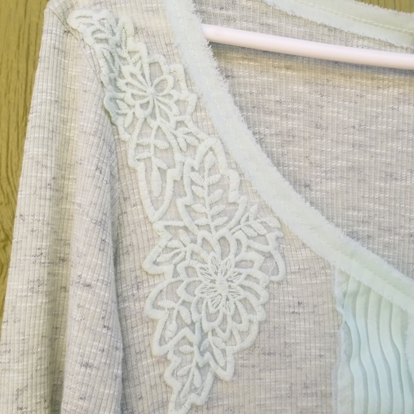 BKE🌻TOP 3/$30 - Picture 4 of 7